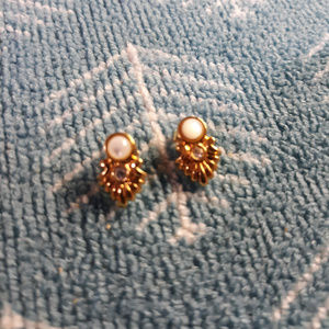 Avon Dainty 1/2" Earrings